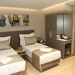 Rayelin Old Town Hotel 4*