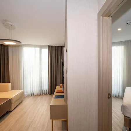 Rayelin Old Town 4*