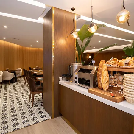 Rayelin Old Town 4*