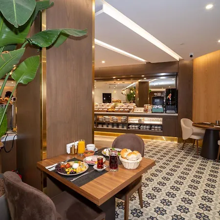 호텔 Rayelin Old Town 4*