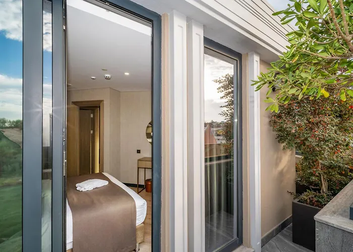 Rayelin Old Town Hotell 4*