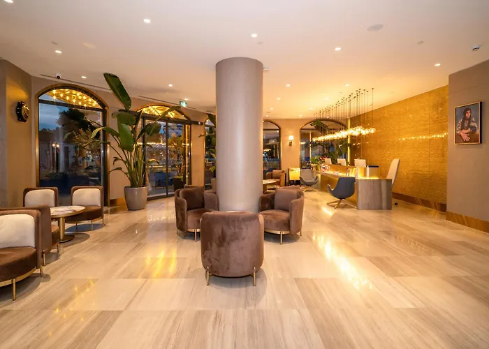 Rayelin Old Town Hotell 4*