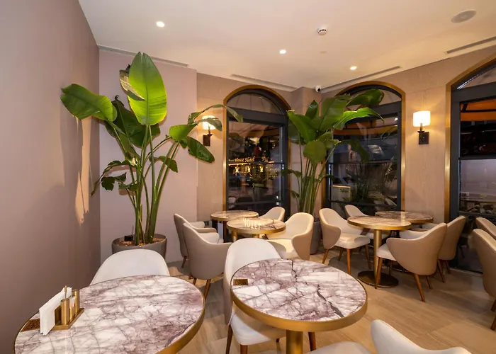 Hotell Rayelin Old Town 4*