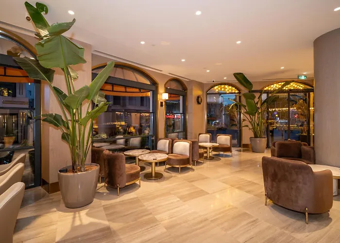 Rayelin Old Town Hotell 4*