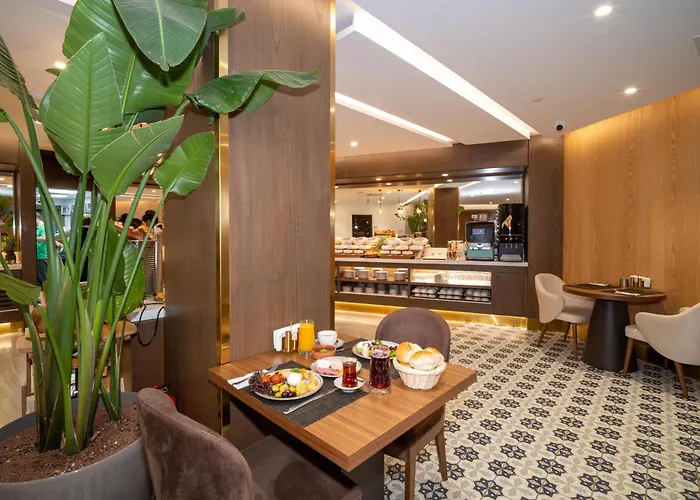 Rayelin Old Town Hotell