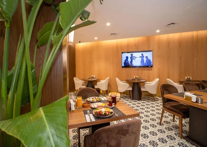 Rayelin Old Town Hotell 4*