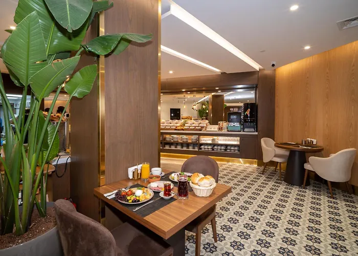 Hotell Rayelin Old Town 4*