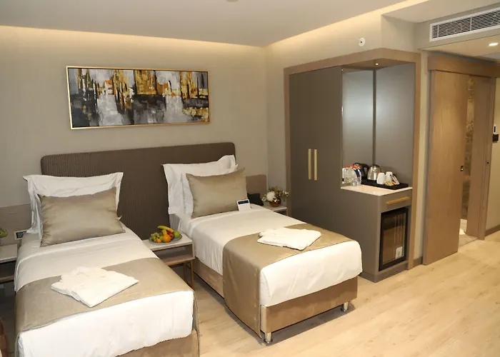 Rayelin Old Town Hotell 4*