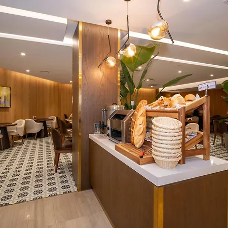 Rayelin Old Town Hotel 4*